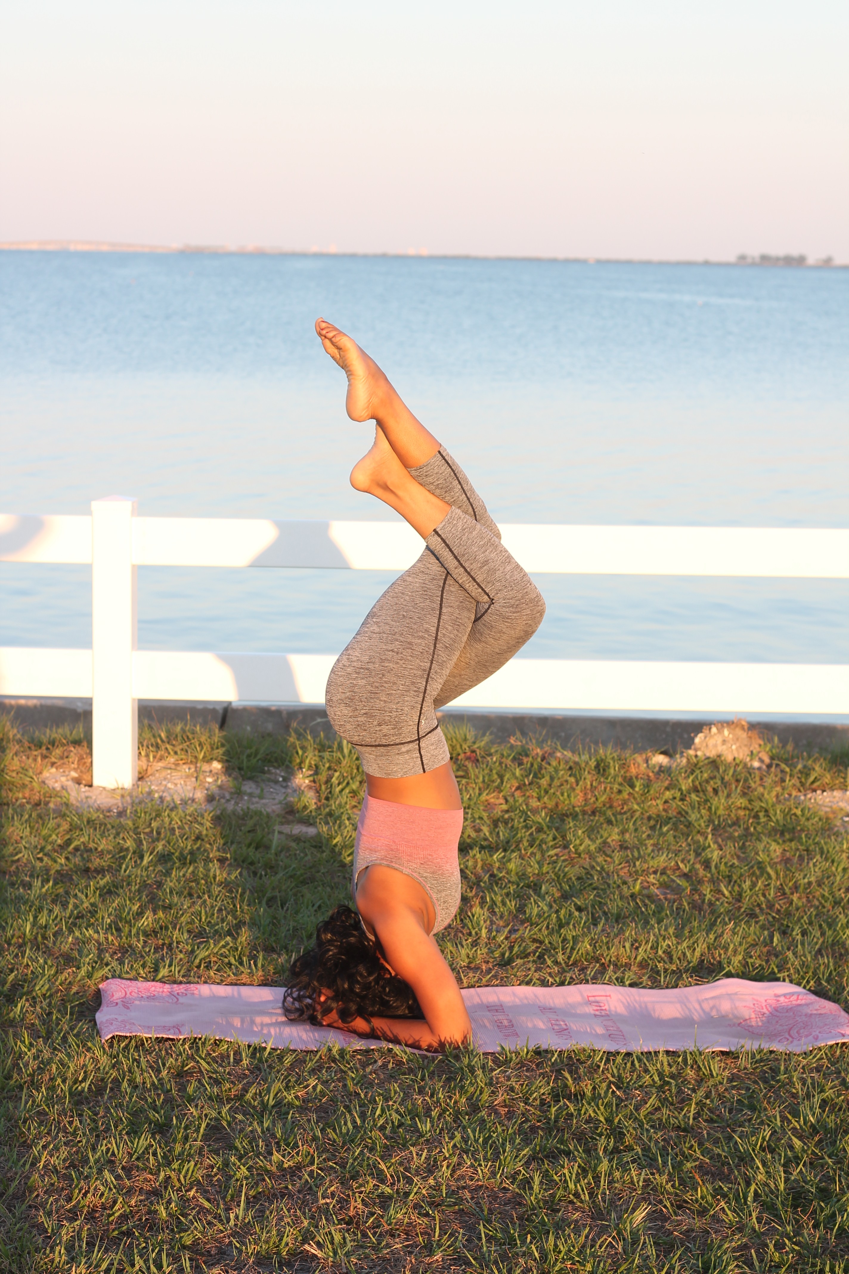 6 Health Benefits of Doing Headstand - Beauty & the Beat